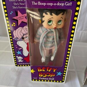 Betty Boop “Boop-oop-a-doop Girl” Fashion Doll – In Box